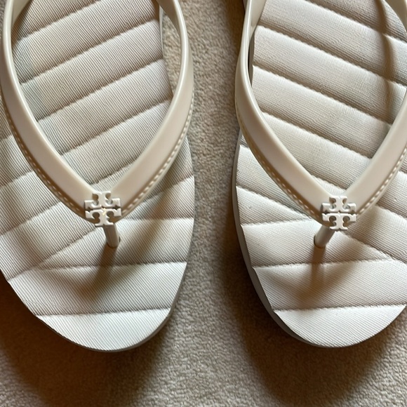 Tory Burch Kira Flip Flop in Ivory in size 10 - Picture 3 of 8
